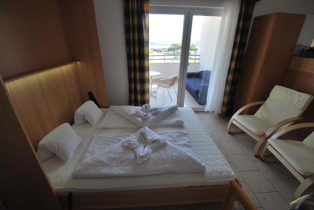 Nautica Apartments Betina  Eksteriør billede