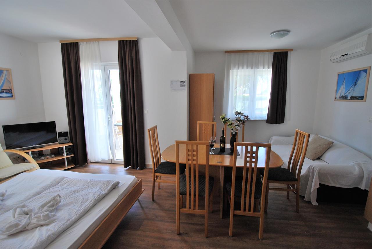 Nautica Apartments Betina  Eksteriør billede