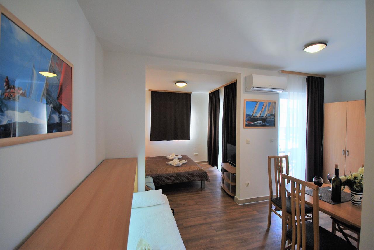 Nautica Apartments Betina  Eksteriør billede