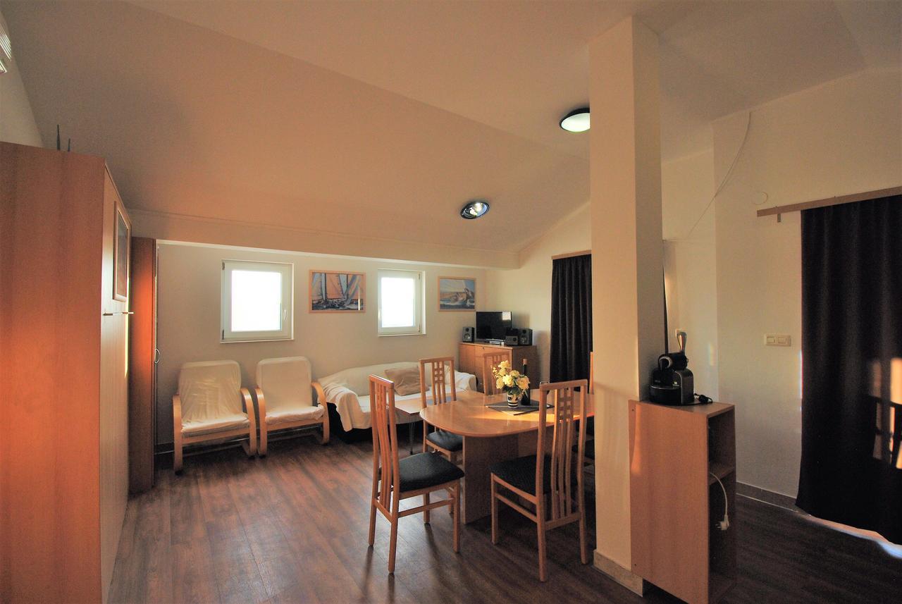 Nautica Apartments Betina  Eksteriør billede