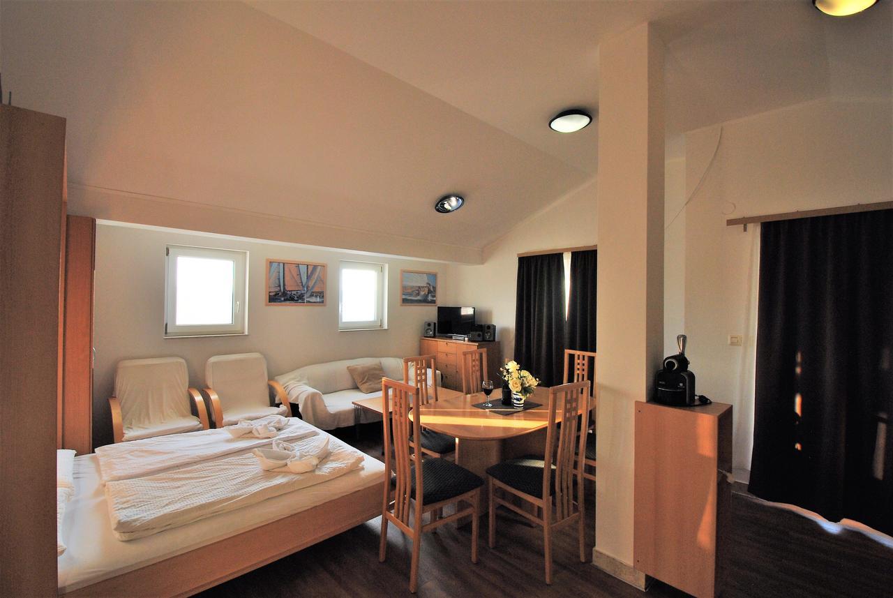 Nautica Apartments Betina  Eksteriør billede