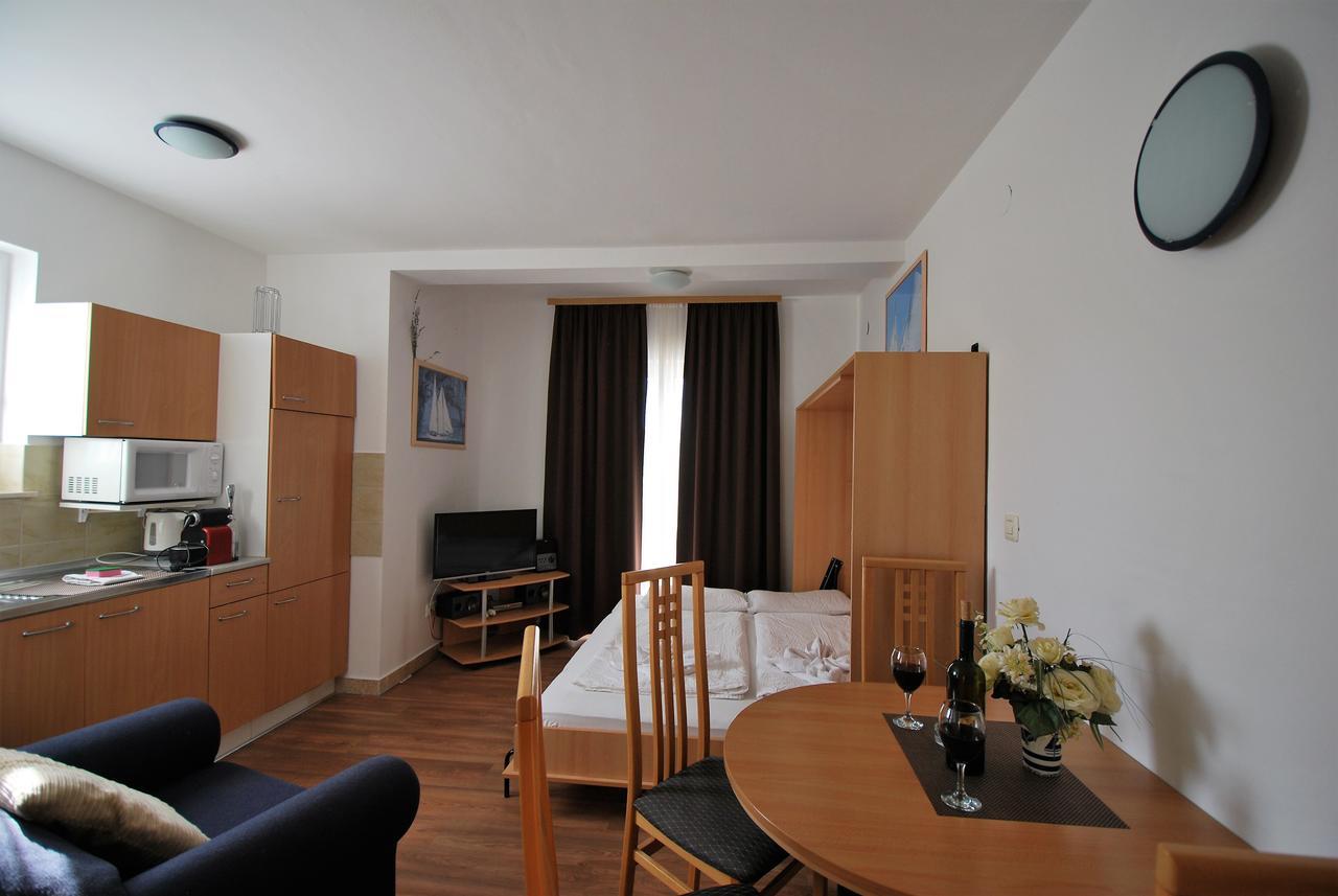 Nautica Apartments Betina  Eksteriør billede