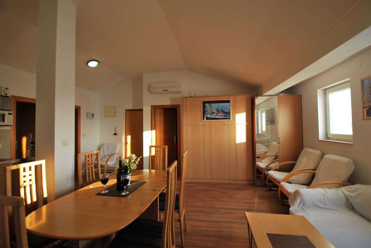Nautica Apartments Betina  Eksteriør billede