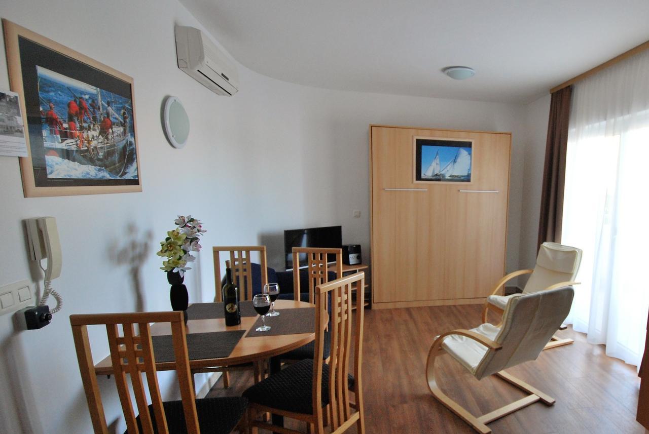 Nautica Apartments Betina  Eksteriør billede